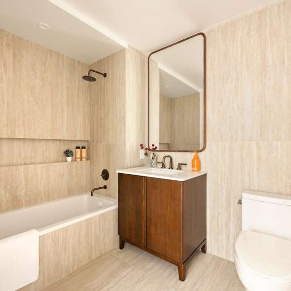 194_Bainbridge_St_303_05