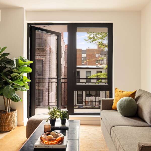 194_Bainbridge_St_308_02