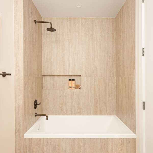 194_Bainbridge_St_308_09